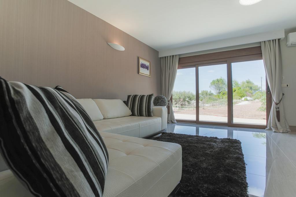 Mendes Villa *