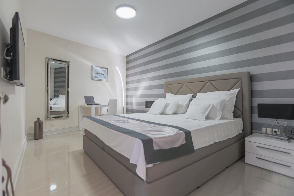 Mendes Villa *